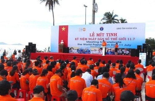 Во Вьетнаме отмечают Всемирный день народонаселения  - ảnh 1